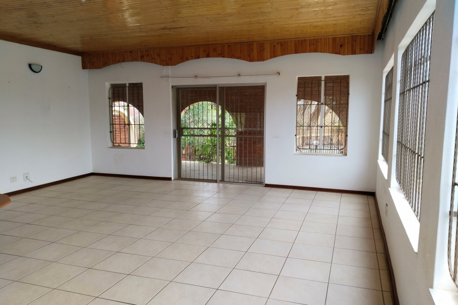 6 Bedroom Property for Sale in Hartbeespoort Rural North West